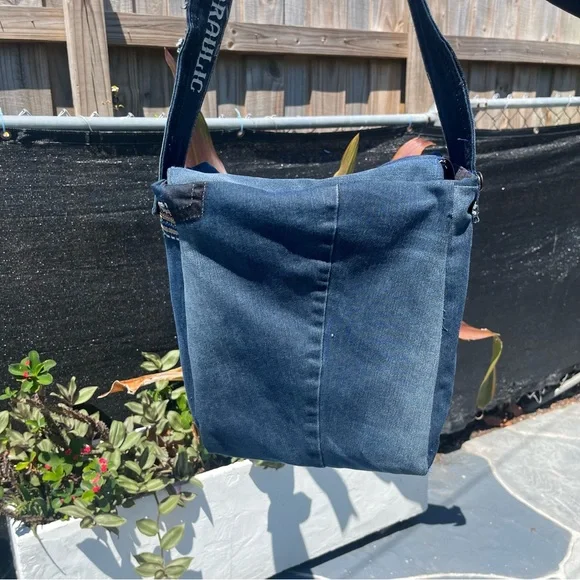 Upcycled Sling bag / shoulder bag / tote bag - Picture 10 of 10